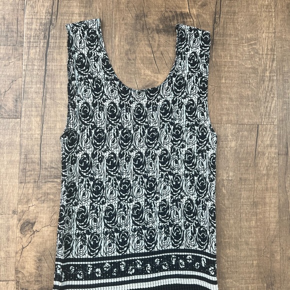 Geometric Print Top Size Large - Picture 2 of 3